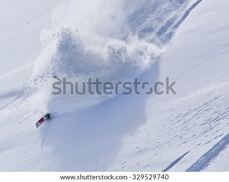 Free ride skier crashes in powder snow