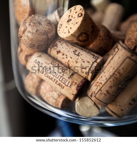 Close up photo of collection of generic corks from Bordeaux red wine region. text means 