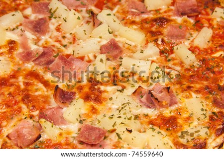 Closeup picture of hawaii pizza
