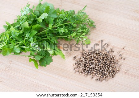 Coriander Leaves And Seeds - Cilantro - Fresh coriander leaves and dried seeds