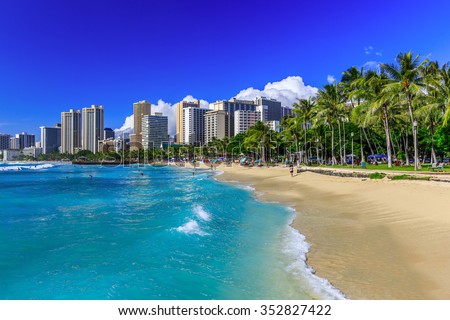 Honolulu, Hawaii. Waikiki beach and Honolulu\'s skyline.