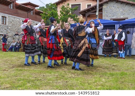 BUELNA, SPAIN - JUNE 23: The Dance Group Entremontaas Virgen de la Cuesta in the traditional Dance at Santo with regional costumes popular party day in Buelna on June 23, 2013