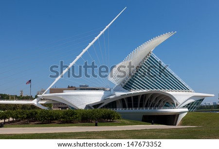 MILWAUKEE, WI,USA-JULY15:Milwaukee Art Museum on July15, 2013.The mobile high-tech structure in the form of beautiful wings with a span of 66 meters opens to the sun and folds in bad weather