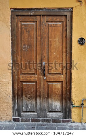 Front of an old mexican house - Colonial style door - San Miguel de Allende Mexico