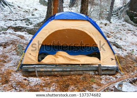 The Extreme tourism.Tent in wood in winter