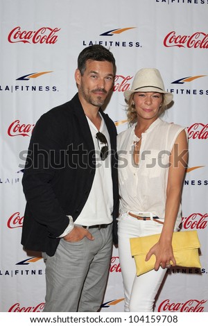 WOODLAND HILLS - JUN 2: LeAnn Rimes, Eddie Cibrian at the Grand Opening Celebrity VIP Reception of the FIRST SIGNATURE LA FITNESS CLUB on June 2, 2012 in Woodland Hills, California