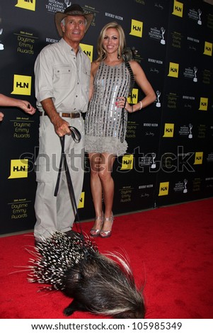 LOS ANGELES - JUN 23:  Jack Hanna, Debbie Gibson in the Press Room of the 2012 Daytime Emmy Awards at Beverly Hilton Hotel on June 23, 2012 in Beverly Hills, CA