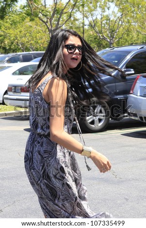 CALABASAS  - MAY 27: Selena Gomez seemed upset at the Commons shopping center shortly after Justin Bieber had a run in with a photographer on May 27, 2012 in Calabasas, California