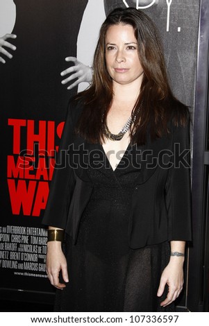 LOS ANGELES - FEB 8: Holly Marie Combs at the premiere of Twentieth Century Fox\'s \'This Means War\' held at Grauman\'s Chinese Theater on February 8, 2012 in Los Angeles, California