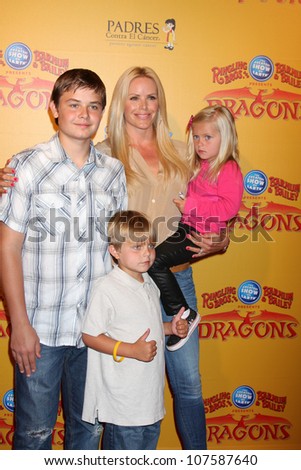 LOS ANGELES - JUL 12:  Gena Lee Nolin arrives at \'Dragons\' presented by Ringling Bros. & Barnum & Bailey Circus at Staples Center on July 12, 2012 in Los Angeles, CA