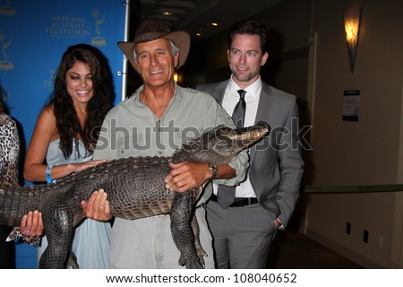 LOS ANGELES - JUN 17:  Lindsay Hartley, Jack Hanna & Baby Alligator, Michael Muhney arriving at the 38th Annual Daytime Creative Arts & Entertainment Emmy Awards on June 17, 2011 in Los Angeles, CA