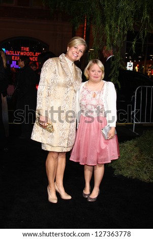 LOS ANGELES - FEB 6:  Lauren Potter and her mom arrives at the \'Beautiful Creatures\' Premiere at the TCL Chinese Theater on February 6, 2013 in Los Angeles, CA