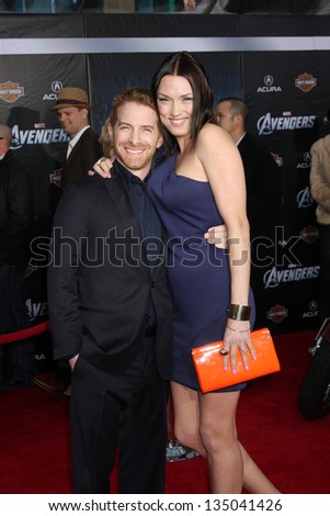 LOS ANGELES - APR 11:  Seth Green, Clare Grant arrives at 