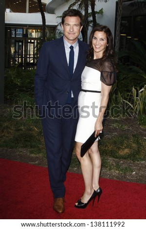 LOS ANGELES - AUG 16: Jason Bateman and wife Amanda Anka at the world premiere of \'The Switch\' held at the Arclight Theatre on August 16, 2010 in Los Angeles, California