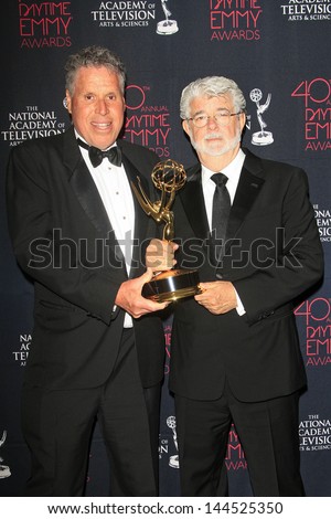 BEVERLY HILLS - JUN 16: Malachy Wienges, George Lucas with the award for \'Star Wars: The Clone Wars\' at the 40th Annual Daytime Emmy Awards on June 16, 2013 in Beverly Hills, California