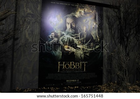 LOS ANGELES - DEC 2: Atmosphere, poster, display at the premiere of Warner Bros\' \'The Hobbit: The Desolation of Smaug\' at the Dolby Theater on December 2, 2013 in Los Angeles, CA
