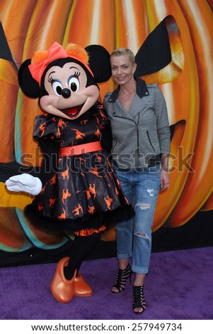 LOS ANGELES - OCT 1:  Jaime Pressly at the VIP Disney Halloween Event at Disney Consumer Product Pop Up Store on October 1, 2014 in Glendale, CA