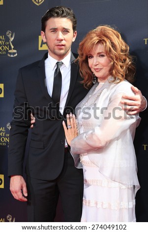 BURBANK - APR 26: Billy Flynn, Suzanne Rogers at the 42nd Daytime Emmy Awards Gala at Warner Bros. Studio on April 26, 2015 in Burbank, California