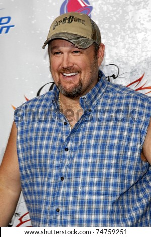 LOS ANGELES - MAR 1:  Larry The Cable Guy arriving at the Comedy Central Roast of Larry the Cable Guy in Los Angeles, California on March 1, 2009.