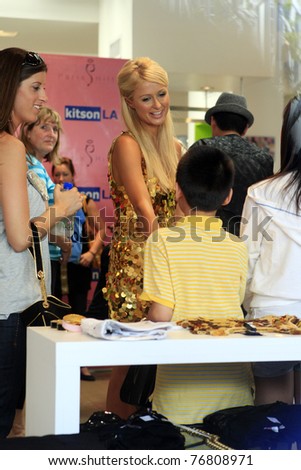 LOS ANGELES - AUG 16: Paris Hilton launches her Denim and Sportswear Line at the Kitson Boutique, Los Angeles, California on August 16, 2007.