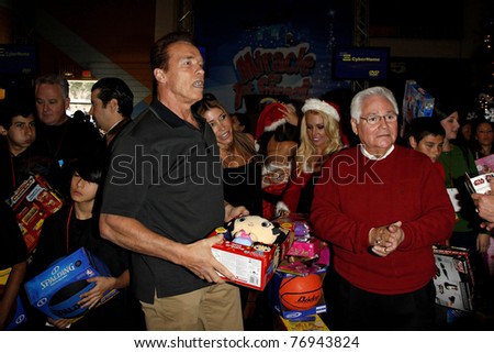 LOS ANGELES - DEC 19: Arnold Schwarzenegger [asses out toys at the Hollenbeck Youth Center\'s 28th \
