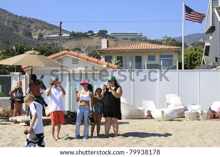 MALIBU, CA - AUG 19: Paris Hiltons rented house with tourists and photographers on the beach in Malibu, California on August 19, 2007