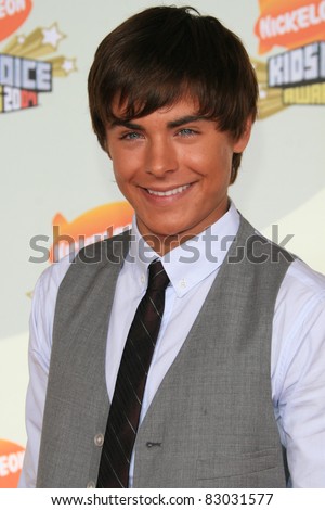 LOS ANGELES - MAR 31: Zac Efron at the 2007 Kids' Choice Awards at UCLA in Los Angeles, California on March 31, 2007