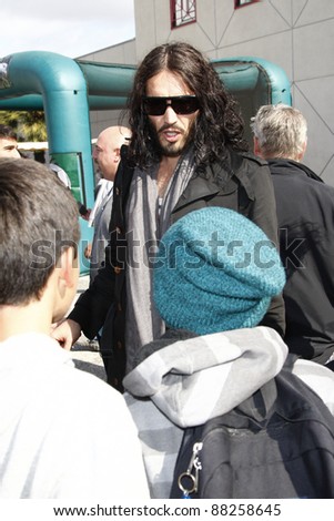 LOS ANGELES - NOV 6: Russell Brand at A Day Of Champions Benefiting The Bogart Pediatric Cancer Research Program at Sports Museum on November 6, 2011 in Los Angeles, CA