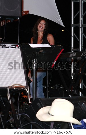FULLERTON, CA - JULY 25: Teri Hatcher at the 2nd Annual Band From TV Night at The Orange County Flyers Baseball Game in Fullerton, California on July 25, 2008