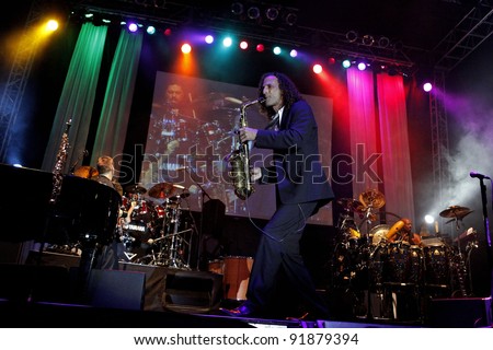 TEMECULA, CA - SEP 12: Kenny G performs at a concert at the \'Rhythm on the Vine\' charity dinner to benefit Shriners Children Hospital at the South Coast Winery in Temecula, CA on September 12, 2009