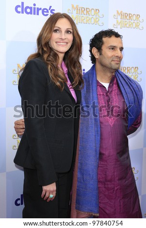 LOS ANGELES, CA - MAR 17: Julia Roberts, Tarsem Singh at Relativity Media's 'Mirror Mirror' premiere at Grauman's Chinese Theater on March 17, 2012 in Los Angeles, California
