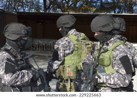 Special anti-terrorist squad, coached at the shooting range, consultation