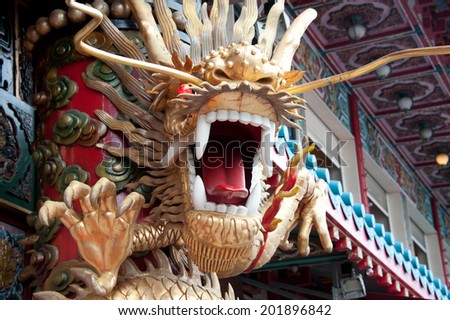 Dragon of the Floating Restaurant Jumbo is part of Jumbo Kingdom, it is a tourist attraction located in the within Hong Kong\'s Aberdeen Harbour.