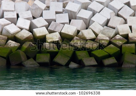 breakwaters made ??of concrete cubes