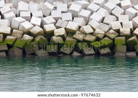 breakwaters made ??of concrete cubes