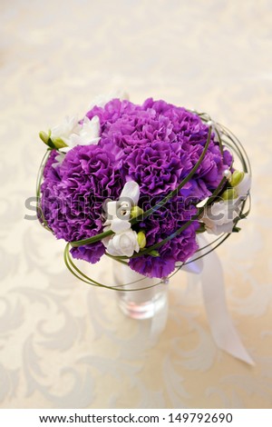 white and purple flowers on the wedding table