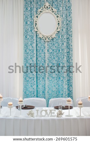 Beautifully decorated wedding table at a restaurant in turquoise colors