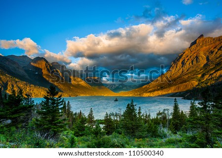 Sunrise at St. Mary Lake from Wild goose island viewpoint, Glacier National Park, Montana