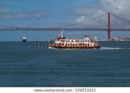 In sunny days we can do a trip in the tagus river in one cacilheiro (name given to the boats that daily connects both riversides of the river)