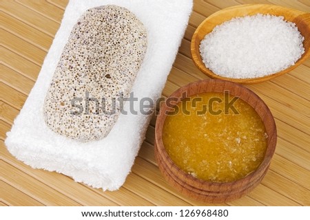 Homemade skin exfoliant (skin scrub) of sea salt and honey
