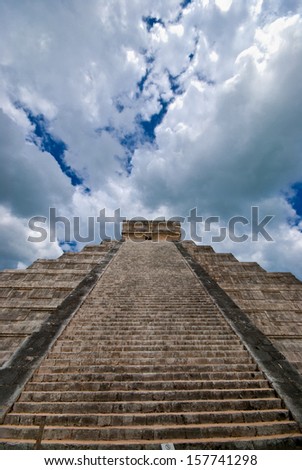 Stairs to heaven - Cichen itza in Mexico