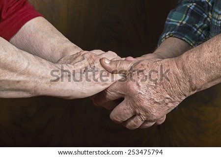 The old couple holding hands