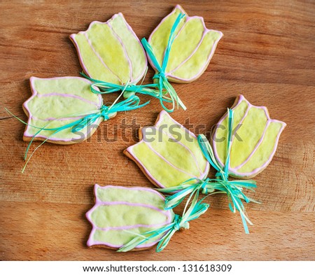 bouquet of  sugar cookies on the wood texture (home-baked cookies) / free focus