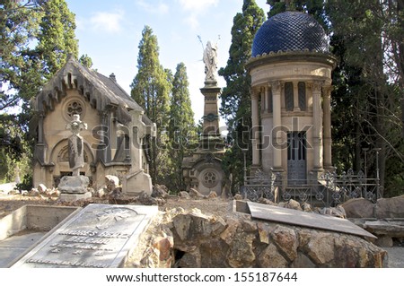 Graveyard of artists and politics in Barcelona. The cemetery and its monuments fall into several artistic and creative era. His early monuments are inspired by classical and Gothic style.