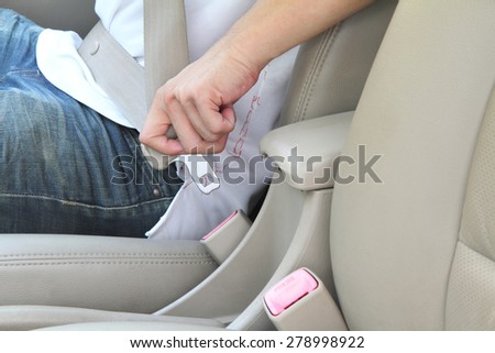 set the seat belt before drive the car.
