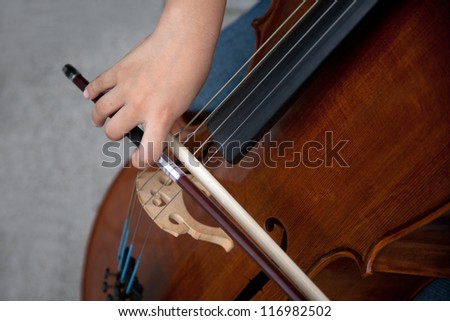 violin player at the stage