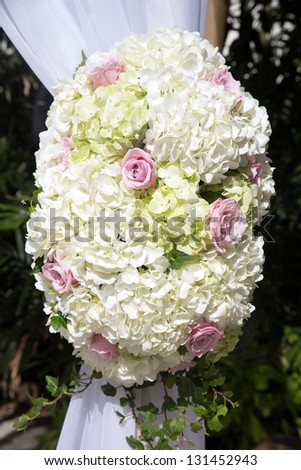 Flowers at an outdoor wedding venue/Wedding venue flowers