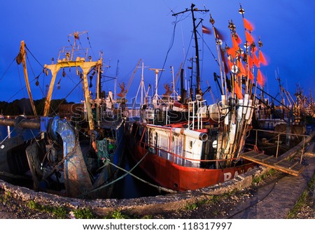 Fishing boats, ships, vessels, ship masts, fishing nets, night, fishing wharf
