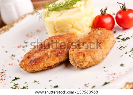 Chicken cutlets with mashed potatoes