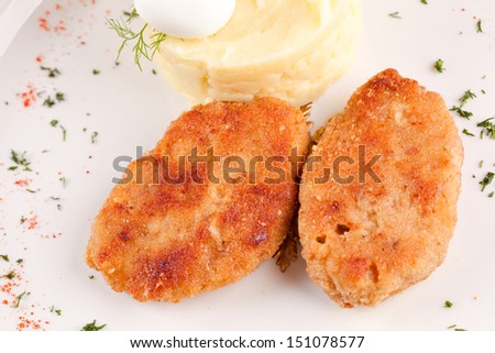Chicken cutlets with mashed potatoes